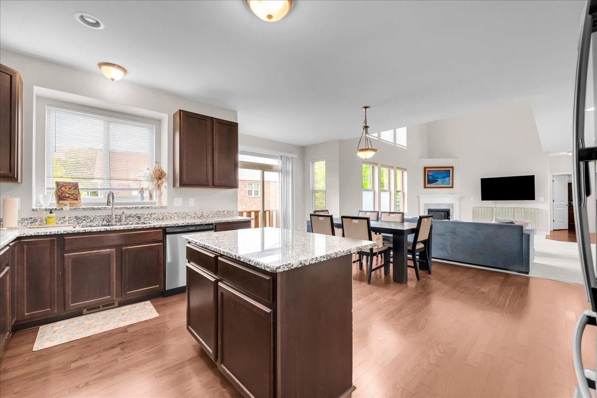 Building Photo - 41761 Steinbeck Gln