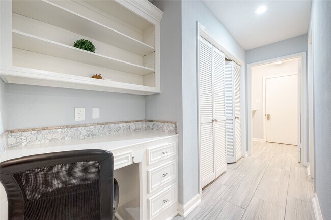 Building Photo - 1723 Rock Fence Dr