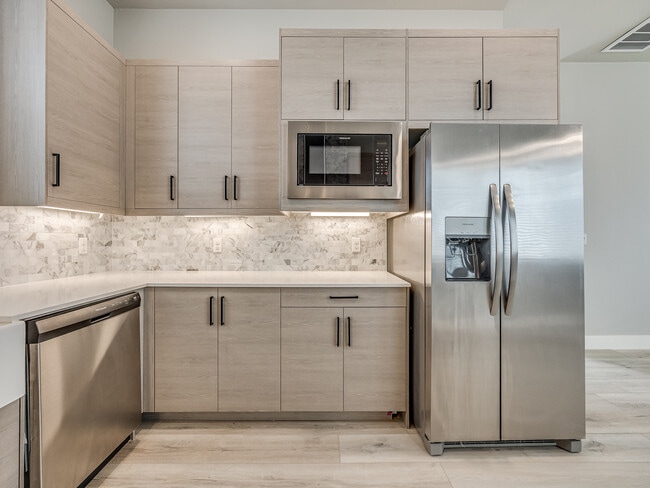 Building Photo - 13000 Maplewood Ave