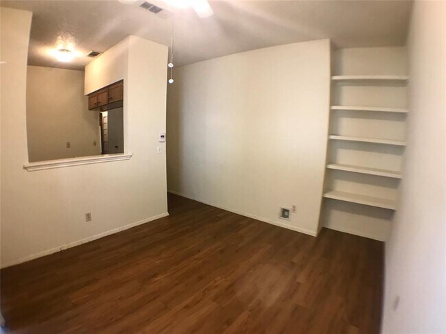 Building Photo - 4409 W Guadalupe St