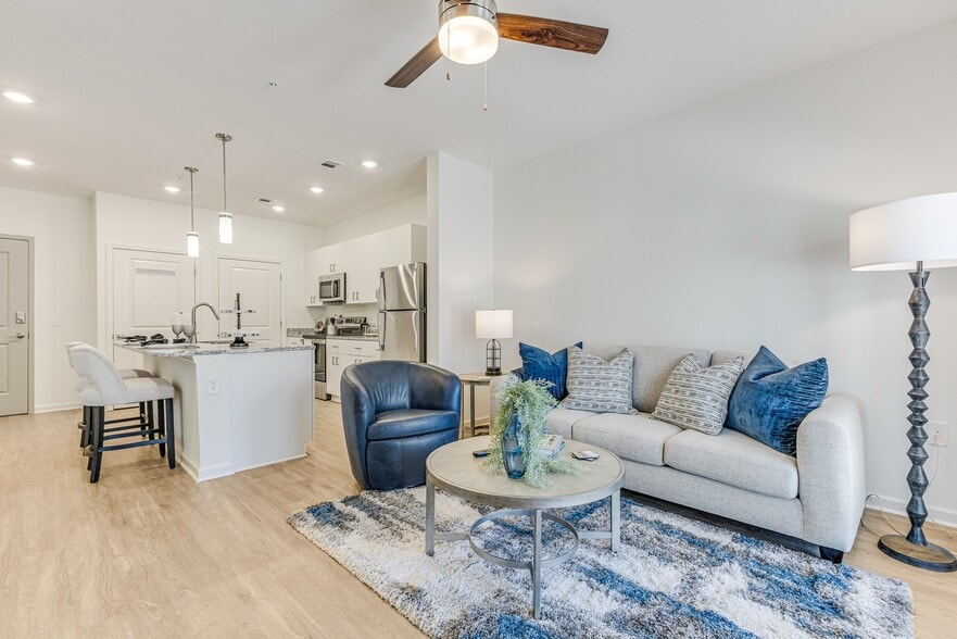 Building Photo - Beacon Landing