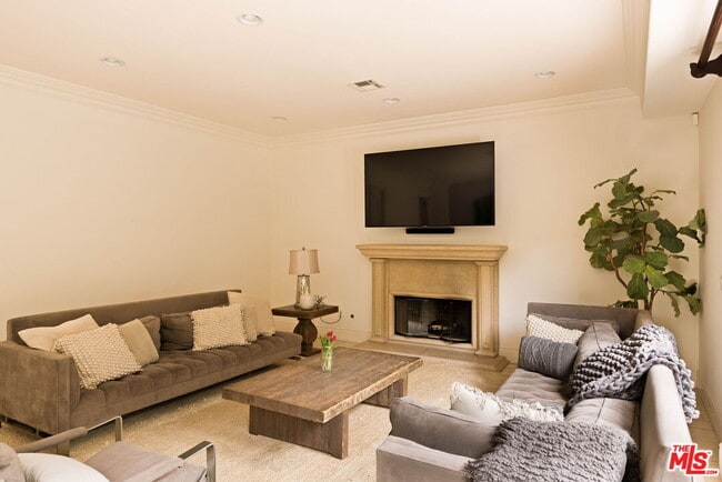 Building Photo - 4822 Valjean Ave