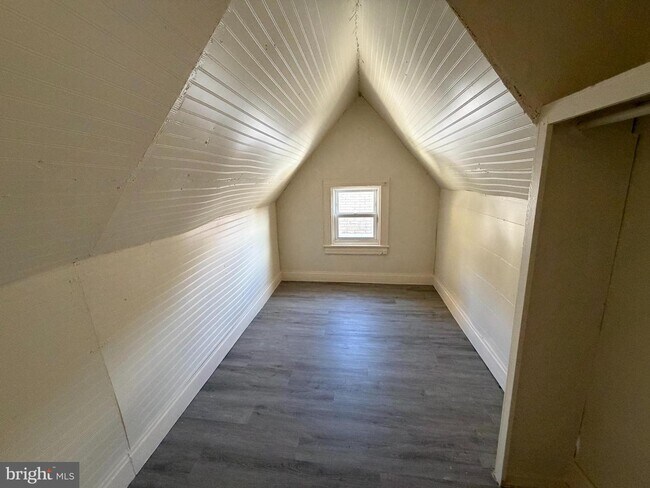 Building Photo - 110 W Main St