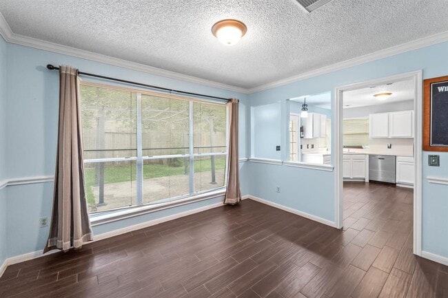 Building Photo - 3909 Greenwood Dr