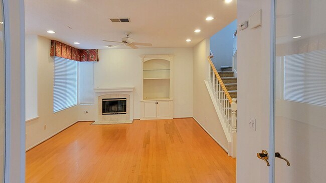 Building Photo - Large Home in Poway