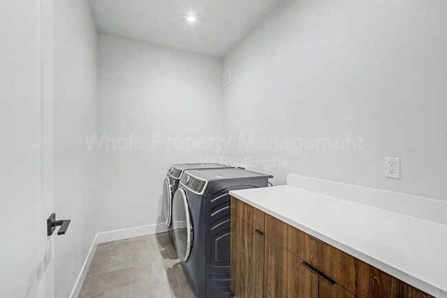 Building Photo - 4339 Kalamath St