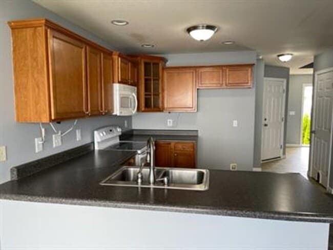 Building Photo - 3704 Sandstone Dr