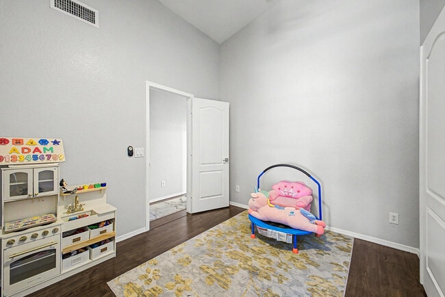 Building Photo - 6406 W Escuda Rd