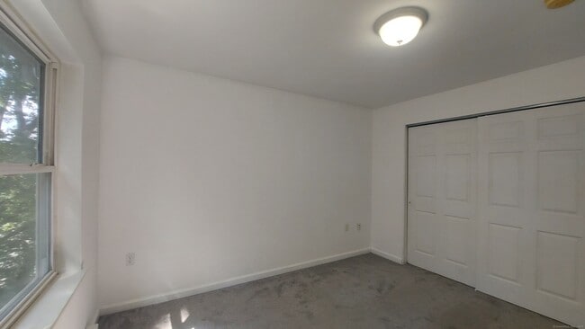 Building Photo - 10 Hillcrest St