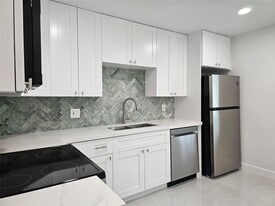 Building Photo - 9557 NW 2nd Pl