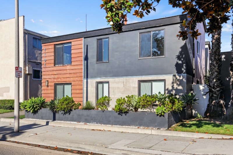 Building Photo - 1101 N Flower St