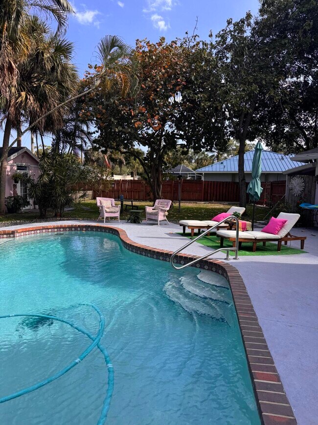 Building Photo - 1256 Palmetto Rd