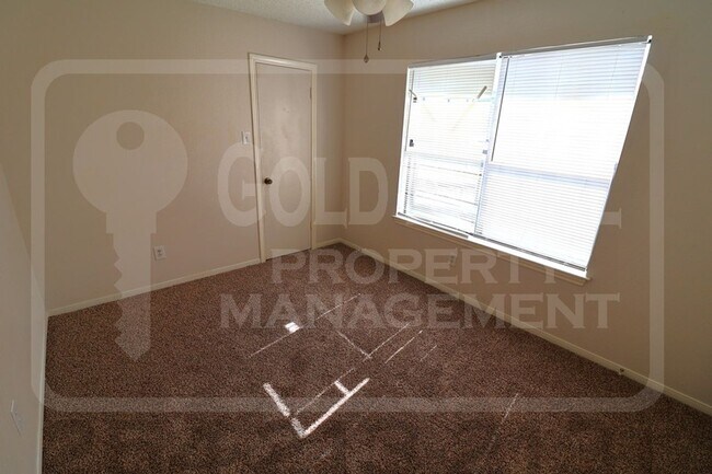 Building Photo - 503 Longhorn Cir