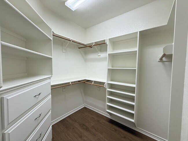 Building Photo - Modern Comfort Meets Cozy Living on Casual Cir!