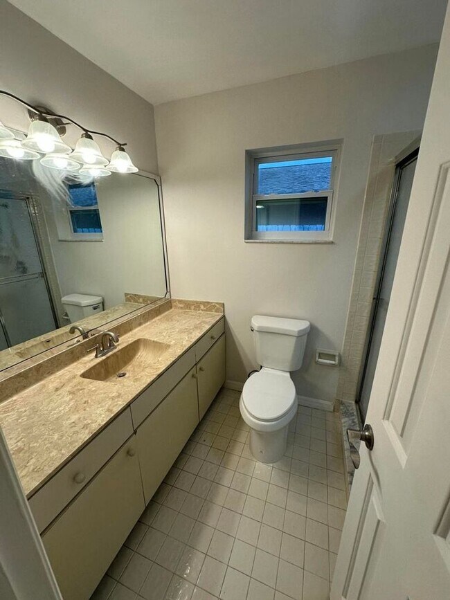 Building Photo - 3291 SW 4th St