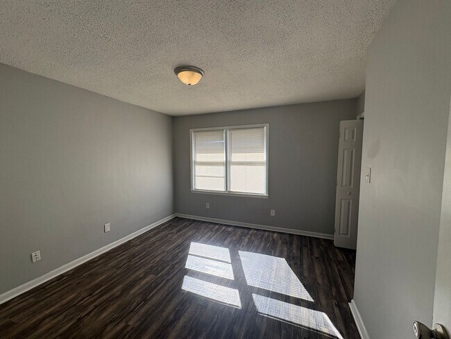 Building Photo - 131 Wall St