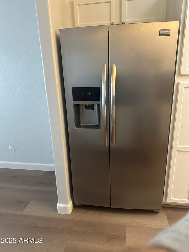 Building Photo - 8824 W Adam Ave