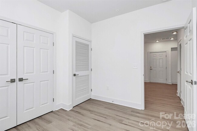 Building Photo - 3515 Markland Dr