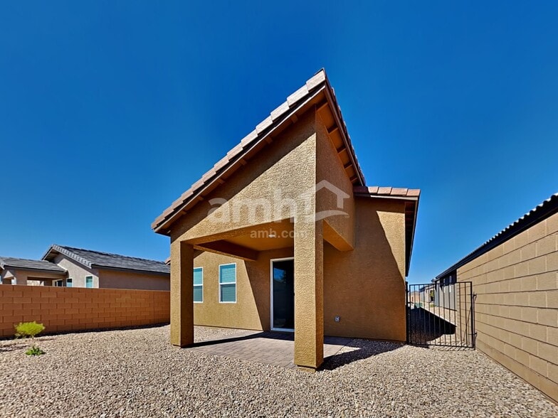 Building Photo - 525 Silverbell Falls Pl