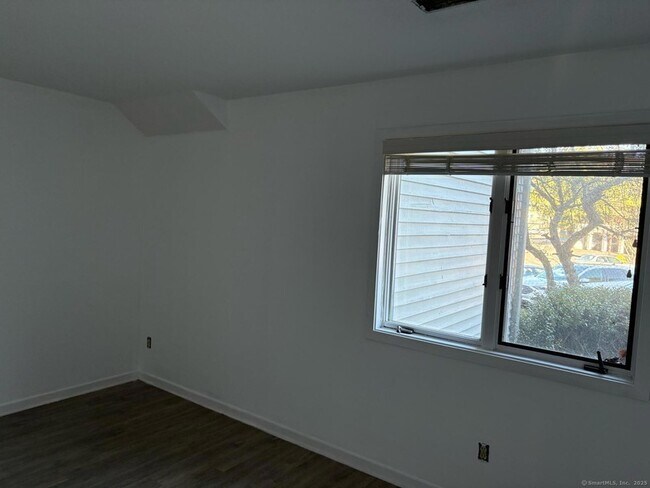 Building Photo - 1410 Whitney Ave