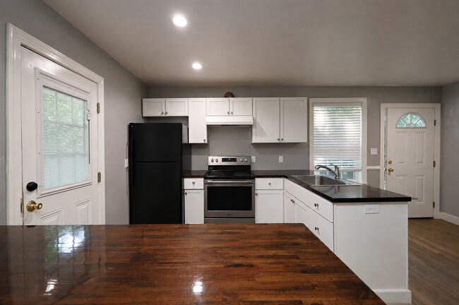 Building Photo - 522 1/2 Green Street