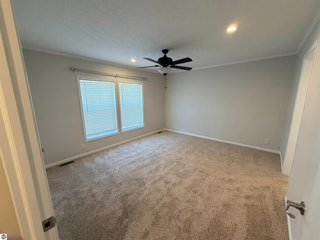 Building Photo - 2151 Alta Vista Dr