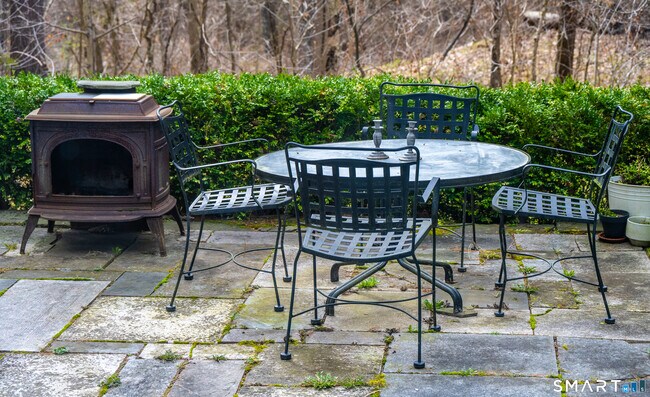 Building Photo - 474 US-7