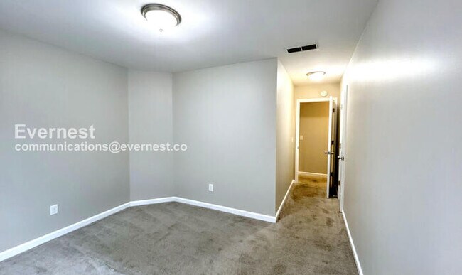 Building Photo - 3106 Sherwood Oaks Ln