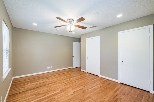 Building Photo - 5450 Stillbrooke Dr