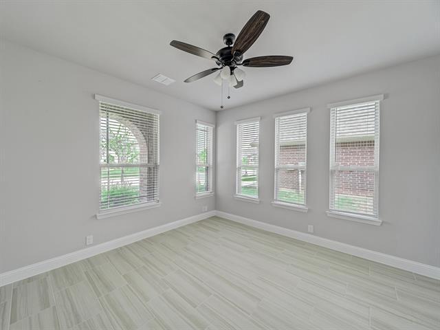 Building Photo - 2905 Parkwood Cir