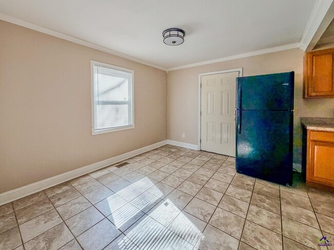 Building Photo - 607 McArthur Blvd