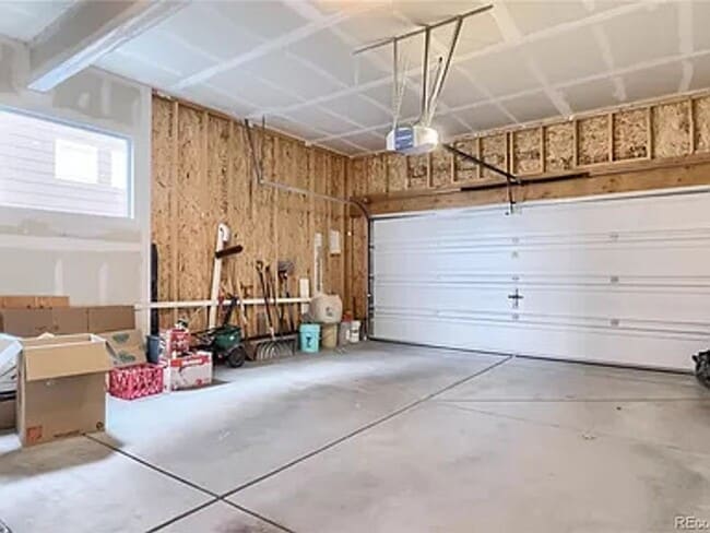 Building Photo - Incredible 4 bedroom home in Reunion.