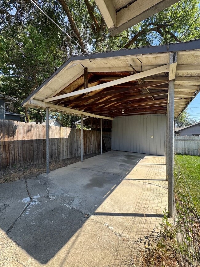 Building Photo - Cozy 2-Bedroom Pet-Friendly Home for Lease
