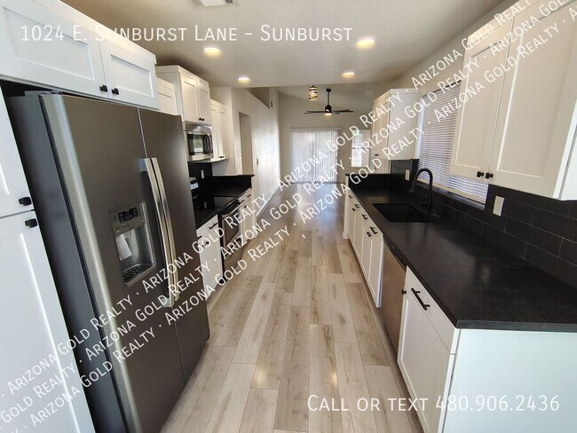 Building Photo - 1024 E Sunburst Ln