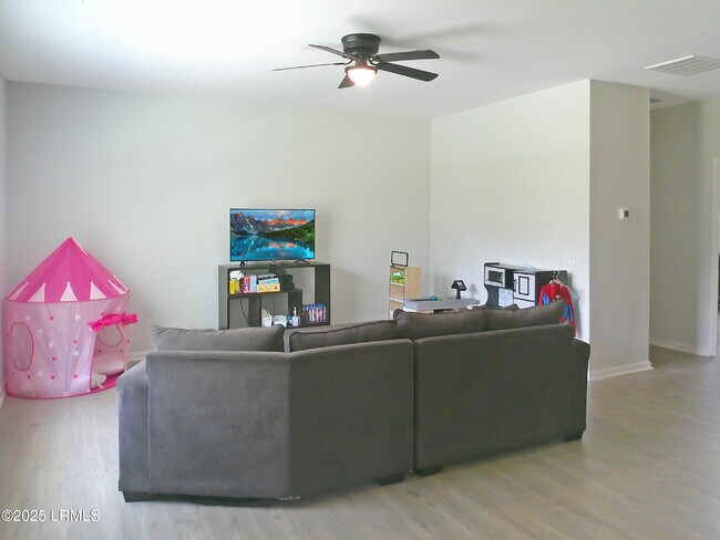 Building Photo - 62 Keowee Ln