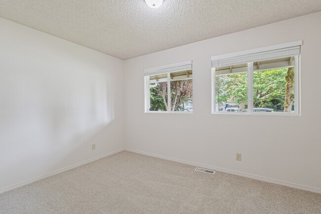 Building Photo - 13320 60th Dr SE