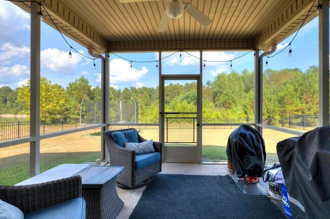 Building Photo - 575 Curlew Cir