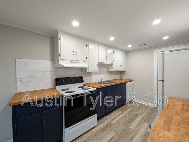 Building Photo - 2984A Smith St