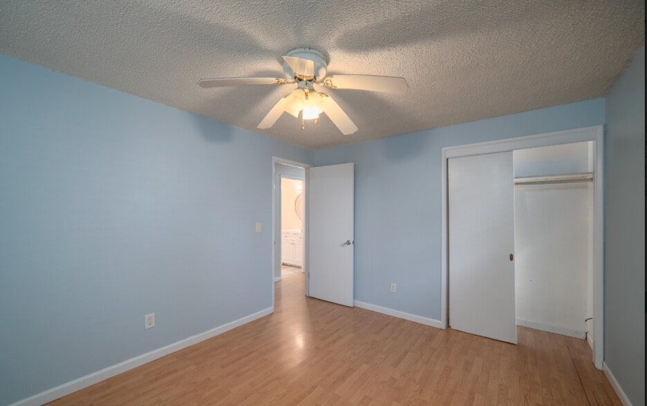 Building Photo - 9207 SW 26th Ave