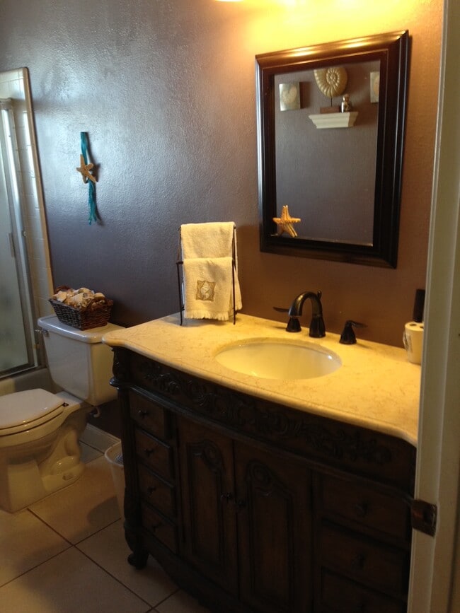 Building Photo - 18454 Walnut St