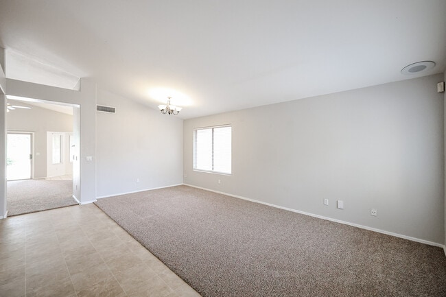 Building Photo - 14707 W Lupine Ln