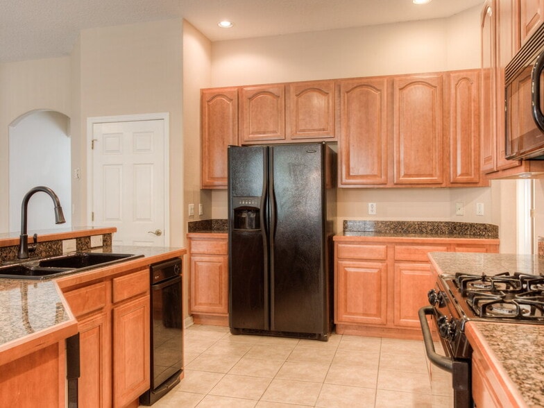 Building Photo - 10508 Canary Isle Dr