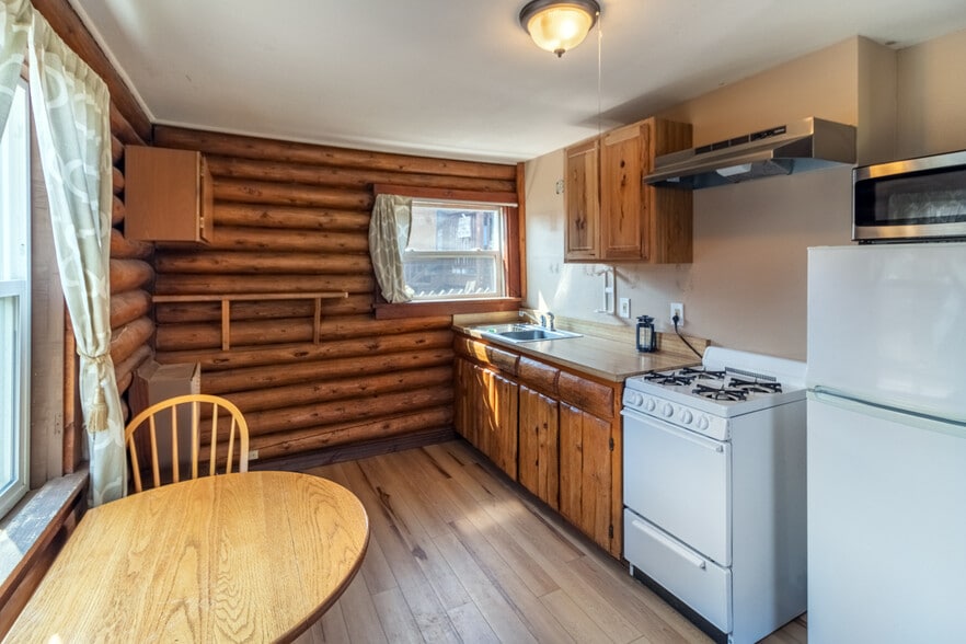 Building Photo - 325 Vine St