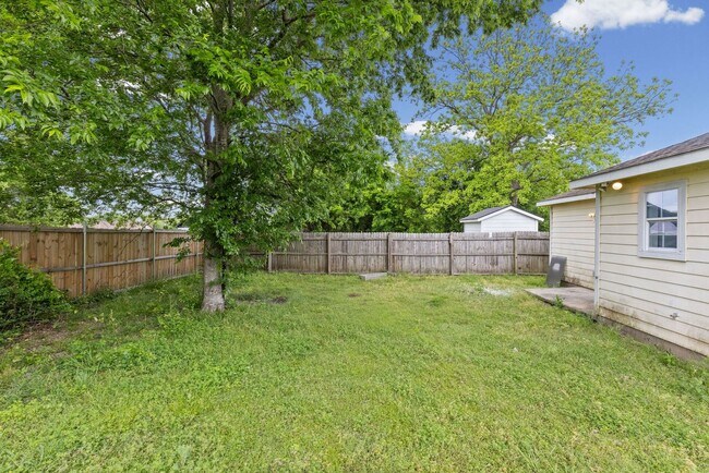 Building Photo - 1412 Hemphill St