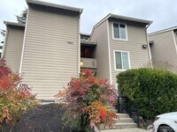 Building Photo - 2Bd/1.25Ba Lake Forest Park Condo