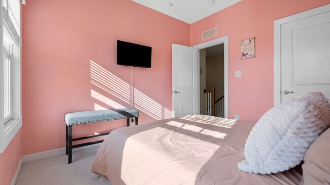 Building Photo - 337 Osona Ln