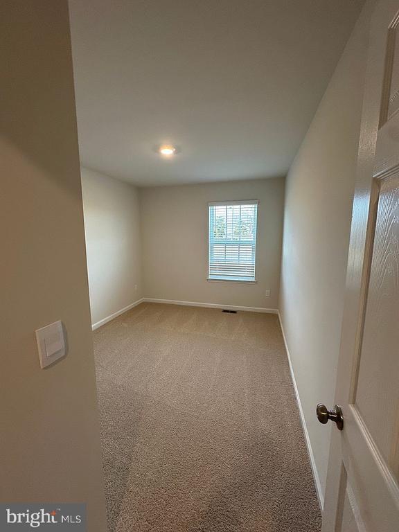 Building Photo - 163 Rae Ct