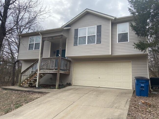 Building Photo - Single Family Home in Merriam Woods