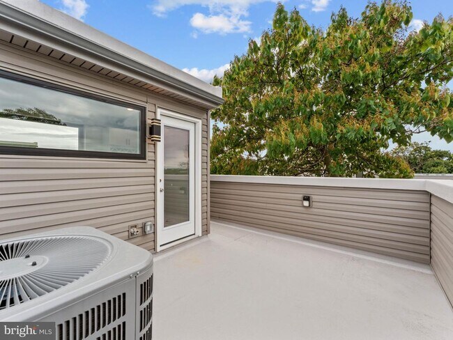 Building Photo - 1682 N 54th St