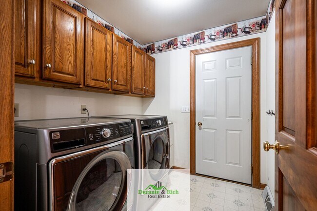 Building Photo - Beautiful 3 bedroom 2 Bath in the Perfect ...